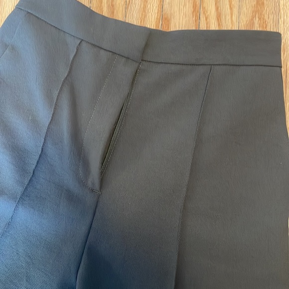 Babaton Aritizia cropped olive green trouser in size 0 - Picture 2 of 3